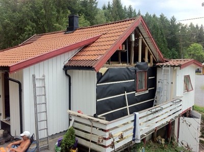 Isolasjon og veggpapp er på